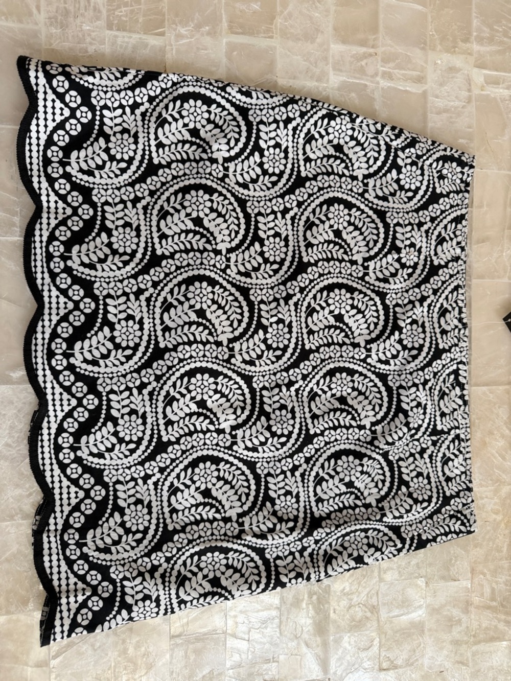 Abbey road Black and White A-Line Lace-Effect Skort